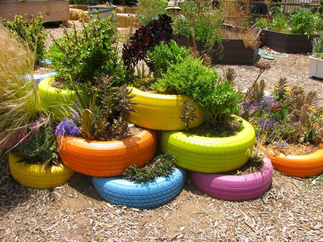 How-to-Decorate-Your-Garden-with-Tires-5